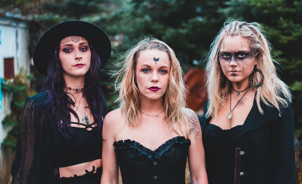 What to Wear to a Halloween Festival – Adult Costume and Outfit Guide
